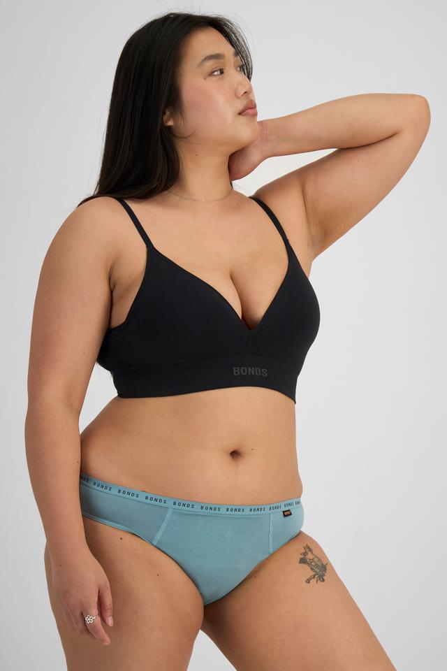 Chloe (She/Her) wears size 14 and is 165cm tall with 95cm chest and 78cm waist