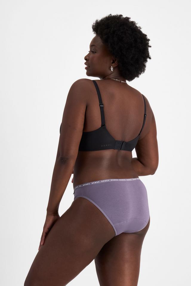 Nelly (She/Her) wears size 14 and is 173.73cm tall with 102cm chest and 84cm waist
