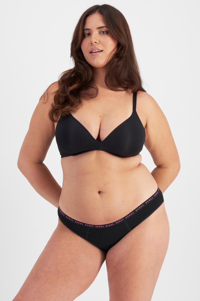 Bella (She/Her) wears size 14 and is 173cm tall with 95cm chest and 77cm waist