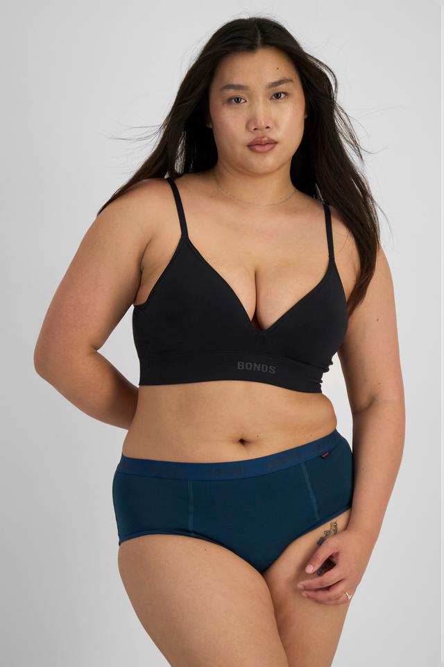 Chloe (She/Her) wears size 14 and is 165cm tall with 95cm chest and 78cm waist