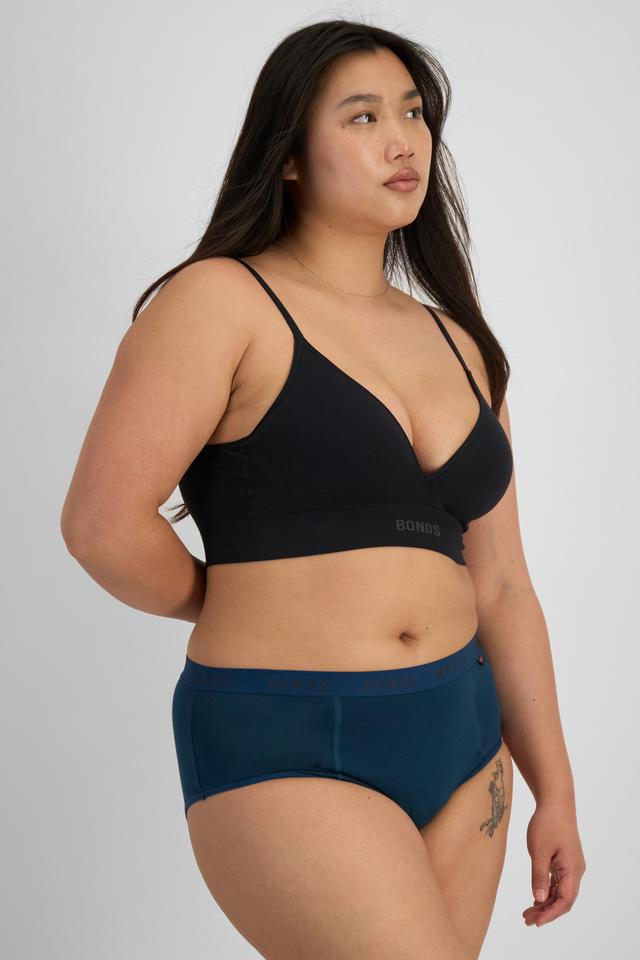 Chloe (She/Her) wears size 14 and is 165cm tall with 95cm chest and 78cm waist