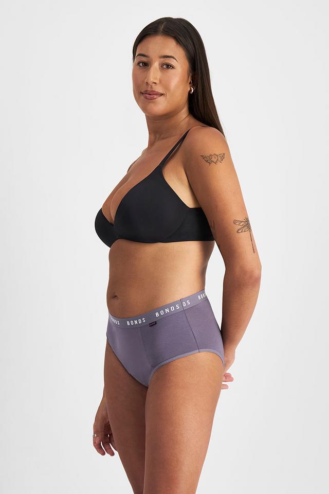 Leah (She/Her) wears size L and is 185cm tall with cm chest and cm waist