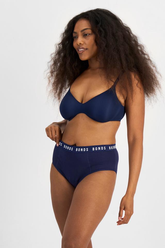 Cassaera (She/Her) wears size 14 and is 180cm tall with 107cm chest and 82cm waist