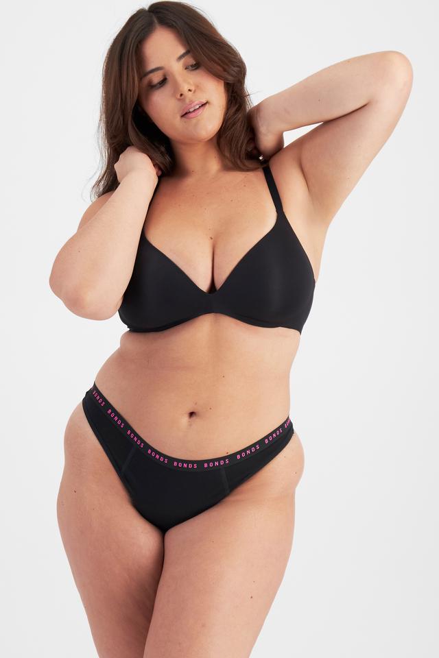 Bella (She/Her) wears size 14 and is 173cm tall with 95cm chest and 77cm waist