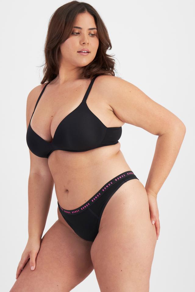 Bella (She/Her) wears size 14 and is 173cm tall with 95cm chest and 77cm waist