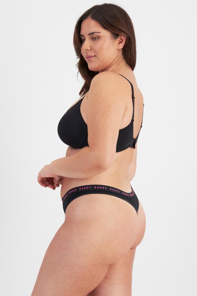 Bella (She/Her) wears size 14 and is 173cm tall with 95cm chest and 77cm waist