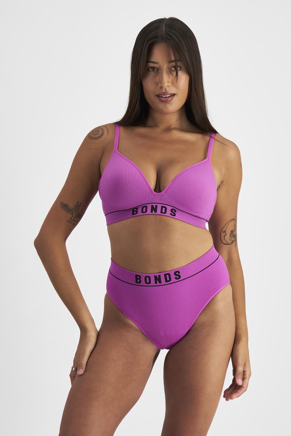 Leah (She/Her) wears size L and is 185cm tall with cm chest and cm waist