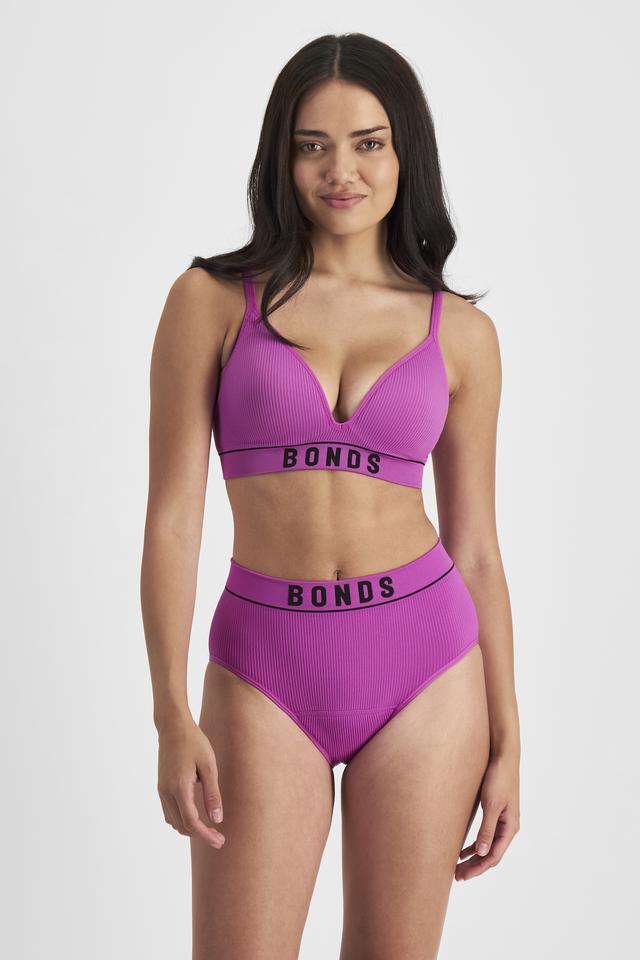 Portia (She/Her) wears size S and is 171cm tall with 80cm chest and 64cm waist