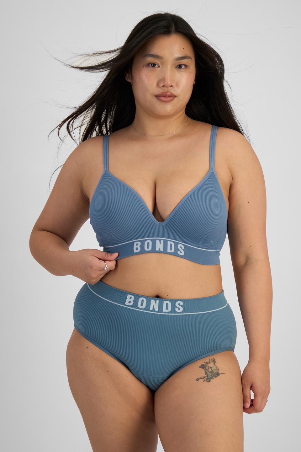Chloe (She/Her) wears size 14 and is 165cm tall with 95cm chest and 78cm waist