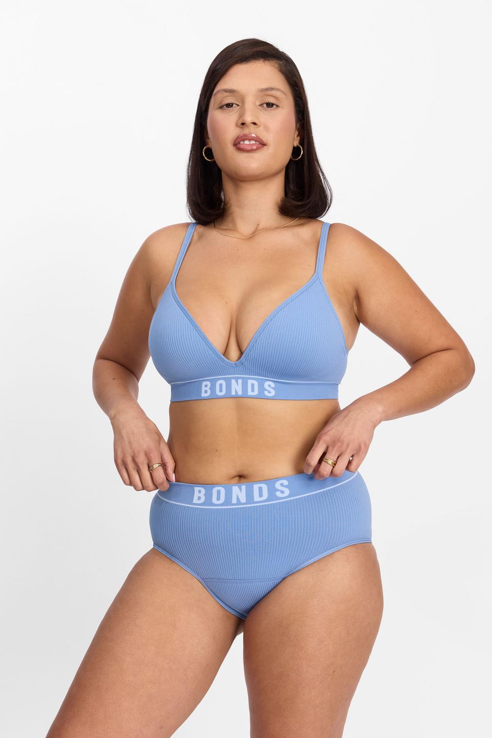 LARA (She/Her) wears size 14 and is 170cm tall with 92cm chest and 75cm waist