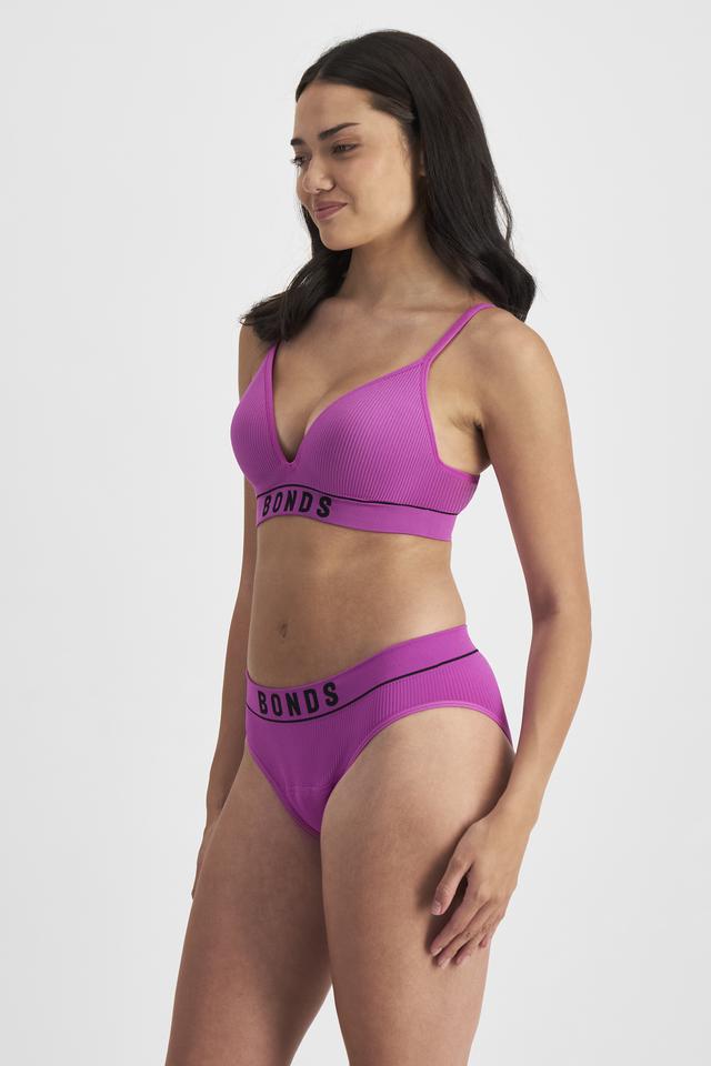 Portia (She/Her) wears size S and is 171cm tall with 80cm chest and 64cm waist