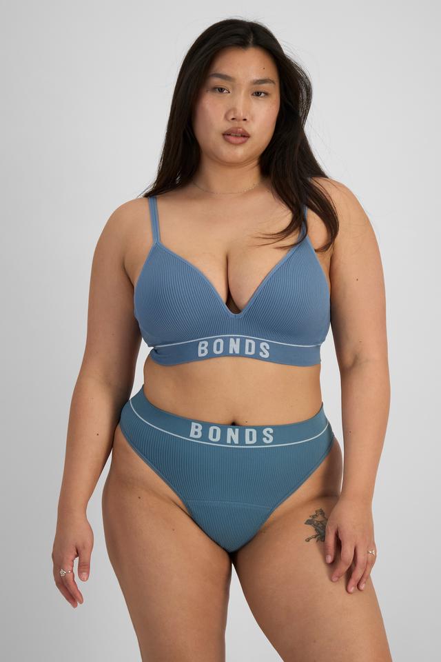 Chloe (She/Her) wears size 14 and is 165cm tall with 95cm chest and 78cm waist