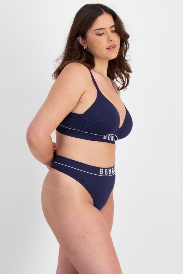 Bella (She/Her) wears size 14 and is 173cm tall with 95cm chest and 77cm waist