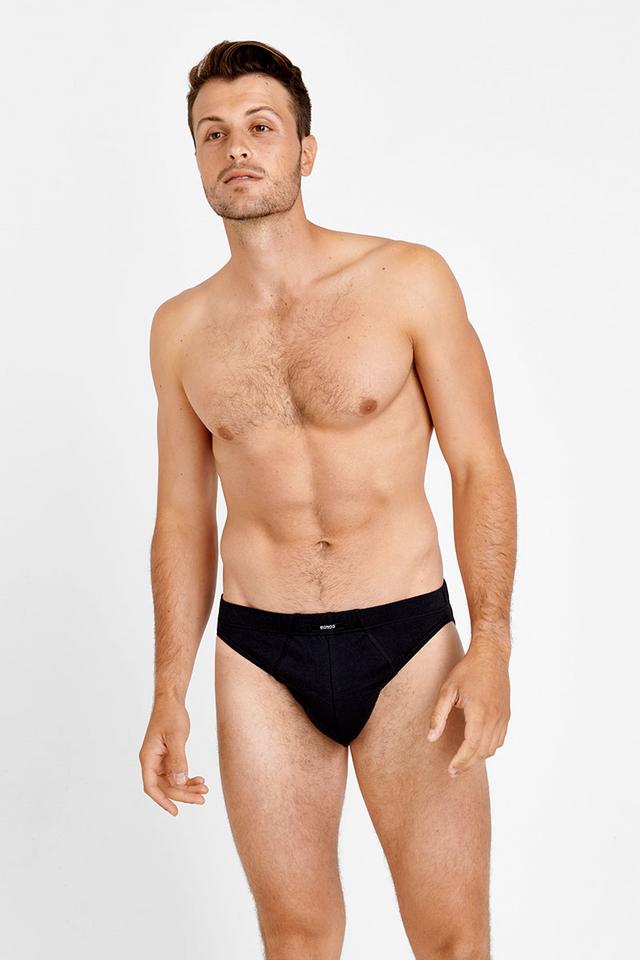 Model wears size Medium, is 182cm tall with 100cm chest and 79cm waist