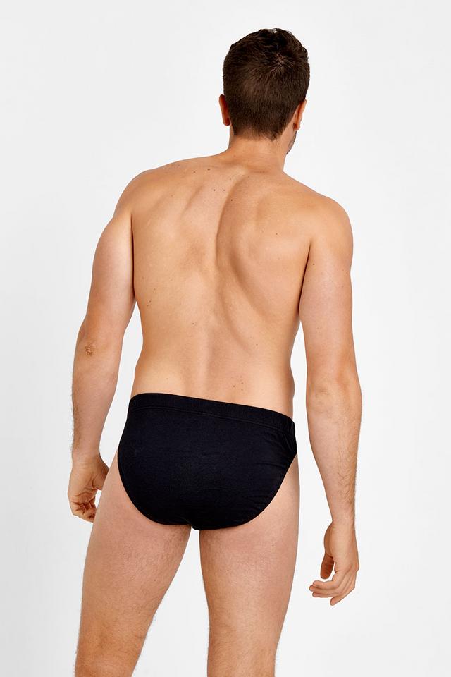 Model wears size Medium, is 182cm tall with 100cm chest and 79cm waist