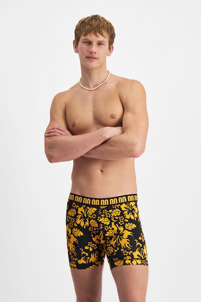 Max (He/Him) wears size Medium and is 189cm tall with 90cm chest and 73cm waist