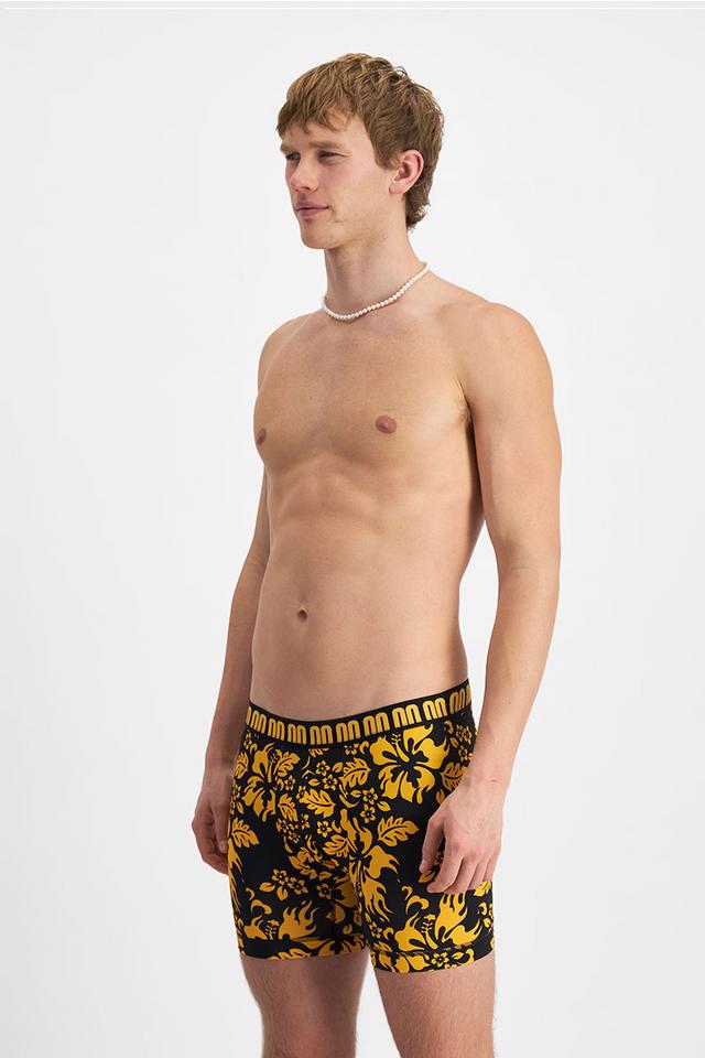 Max (He/Him) wears size Medium and is 189cm tall with 90cm chest and 73cm waist