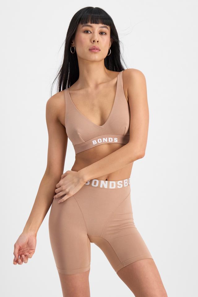Nancy (She/Her) wears size S and is 170cm tall with 82cm chest and 64cm waist