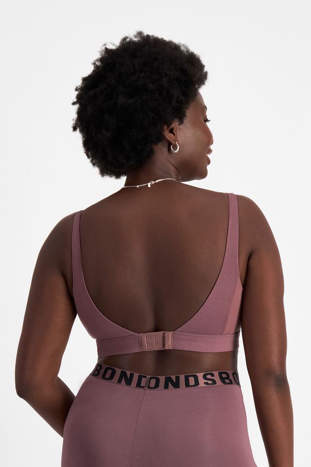 Nelly (She/Her) wears size 14 and is 173.73cm tall with 102cm chest and 84cm waist