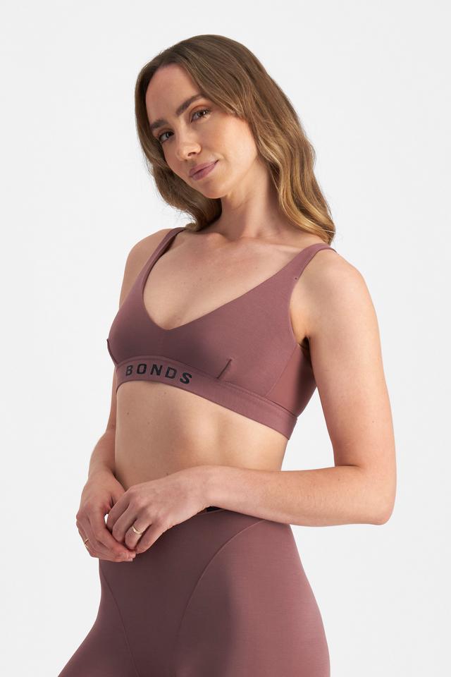 Mikaela (She/Her) wears size S and is 177cm tall with 89cm chest and 66cm waist