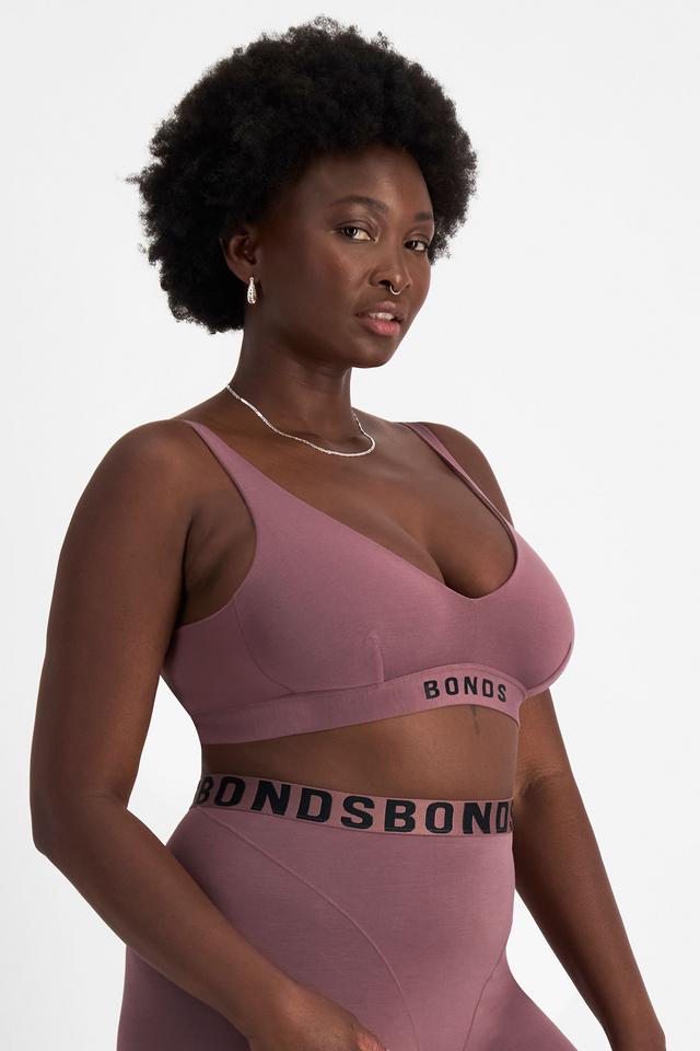 Nelly (She/Her) wears size 14 and is 173.73cm tall with 102cm chest and 84cm waist