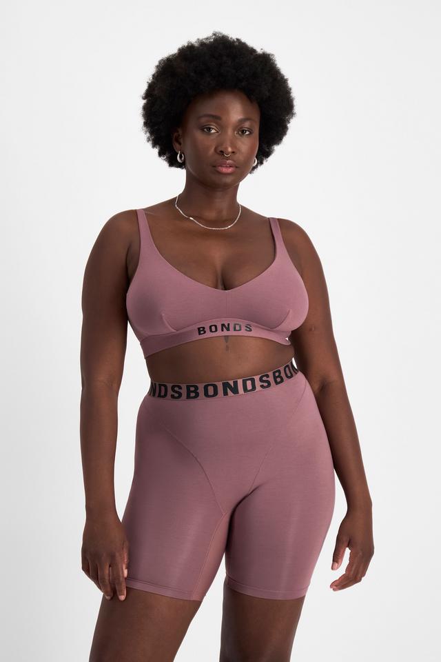Nelly (She/Her) wears size 14 and is 173.73cm tall with 102cm chest and 84cm waist