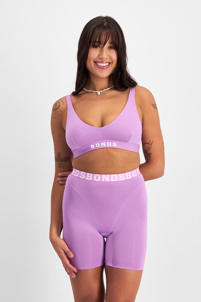 Leah (She/Her) wears size 14 and is 185cm tall