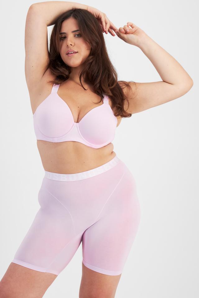 Bella (She/Her) wears size 14 and is 173cm tall with 95cm chest and 77cm waist