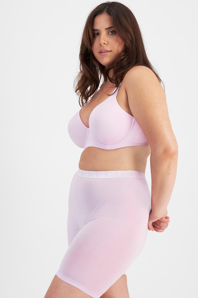 Bella (She/Her) wears size 14 and is 173cm tall with 95cm chest and 77cm waist