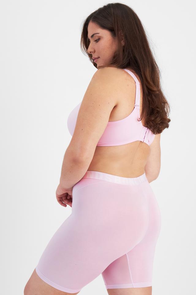 Bella (She/Her) wears size 14 and is 173cm tall with 95cm chest and 77cm waist