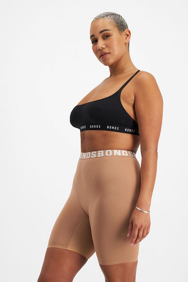 JASMIN (SHE/HER) WEARS SIZE 14 AND IS 172CM TALL WITH 101CM CHEST AND 82CM WAIST