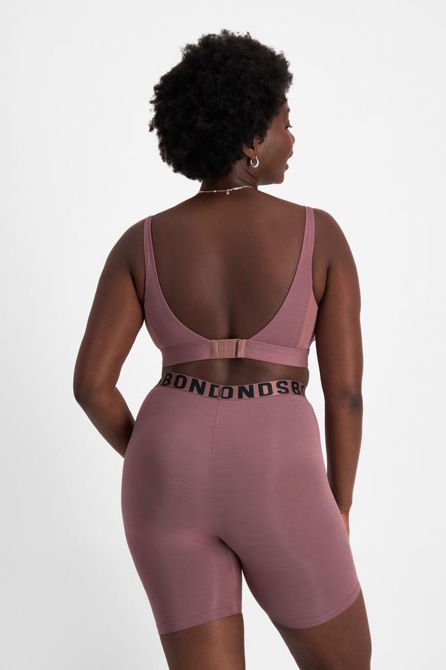 Nelly (She/Her) wears size 14 and is 173.73cm tall with 102cm chest and 84cm waist
