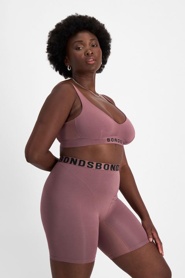 Nelly (She/Her) wears size 14 and is 173.73cm tall with 102cm chest and 84cm waist