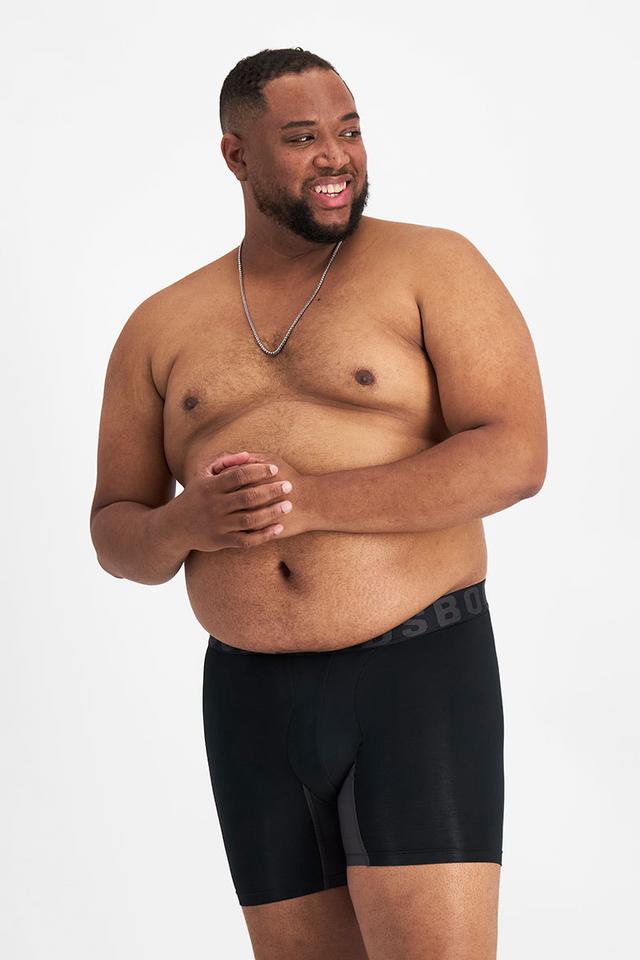 Jonathan (He/Him) wears size XL and is 183cm tall with 124cm chest and 107cm waist