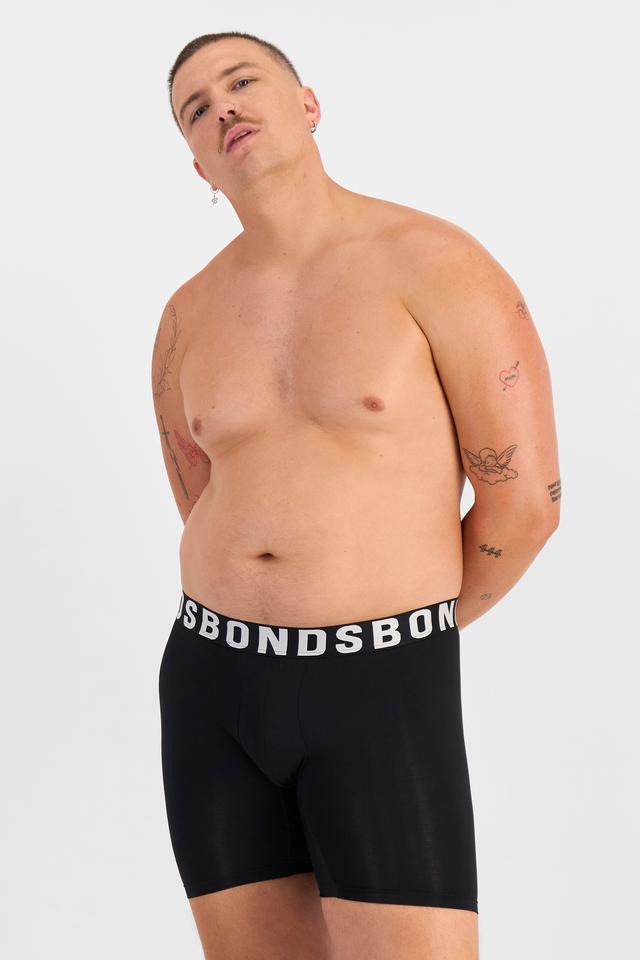 Jake (He/Him) wears size XL and is 195cm tall with 115.57cm chest and 106.68cm waist