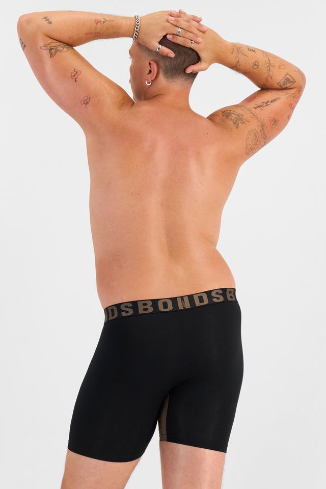 Jake (He/Him) wears size XL and is 195cm tall with 115.57cm chest and 106.68cm waist