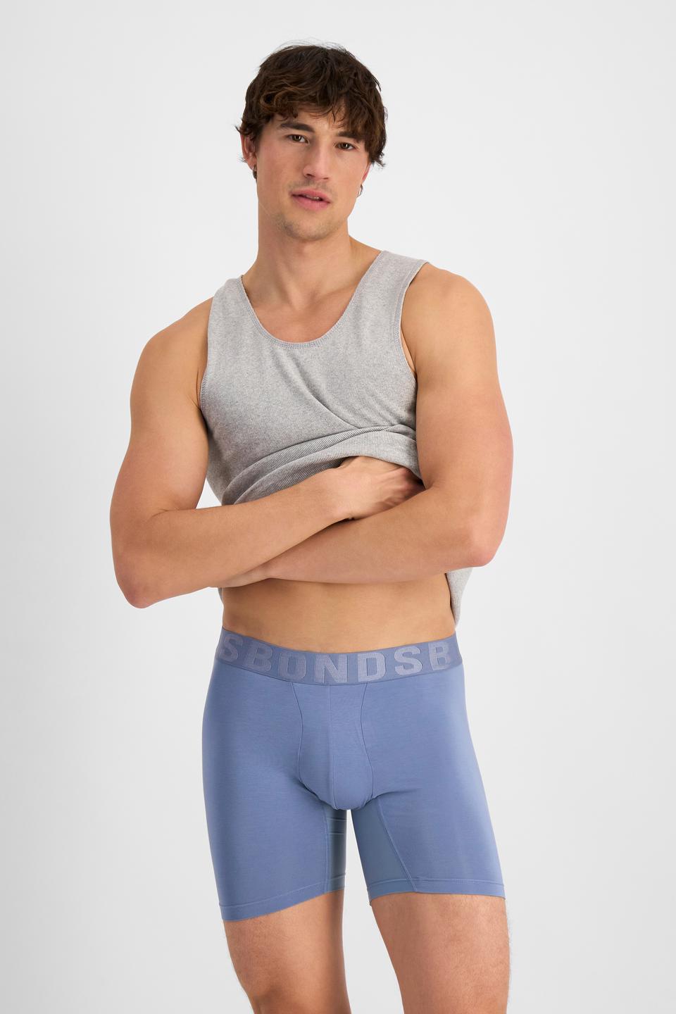 Alex (He/Him) wears size M and is 184cm tall with 98cm chest and 81cm waist