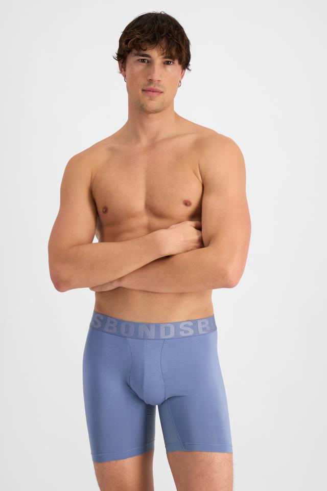 Alex (He/Him) wears size M and is 184cm tall with 98cm chest and 81cm waist