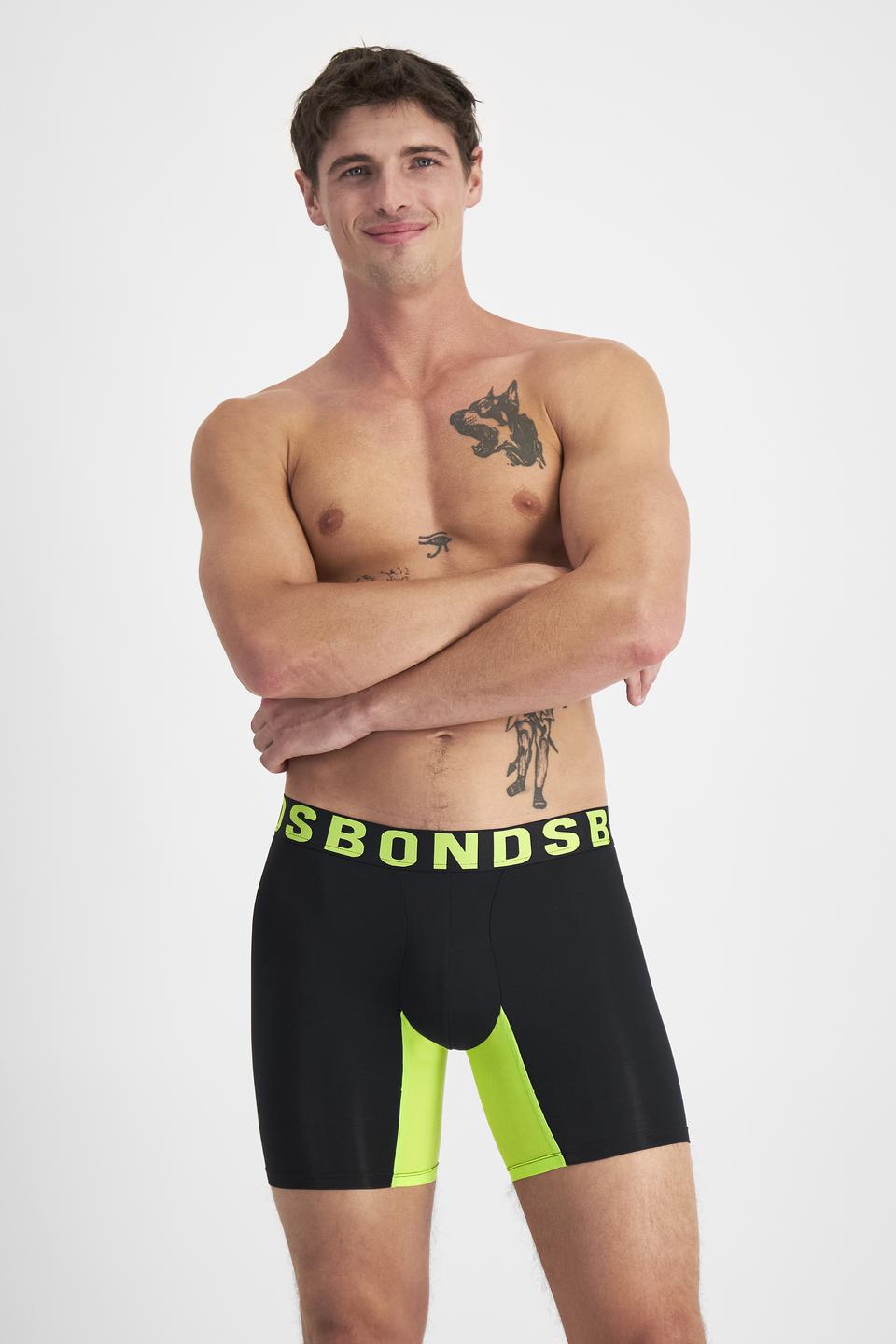 JOSH (He/Him) wears size M and is 185.48cm tall with 99cm chest and 81cm waist