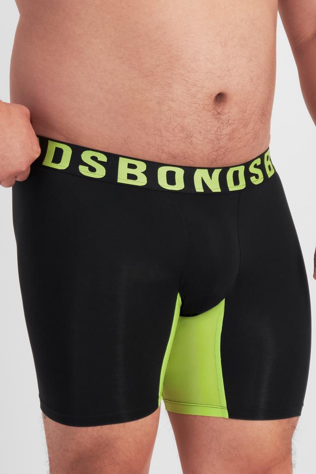 Mike (He/Him) wears size XL and is 180cm tall with 120cm chest and 96cm waist