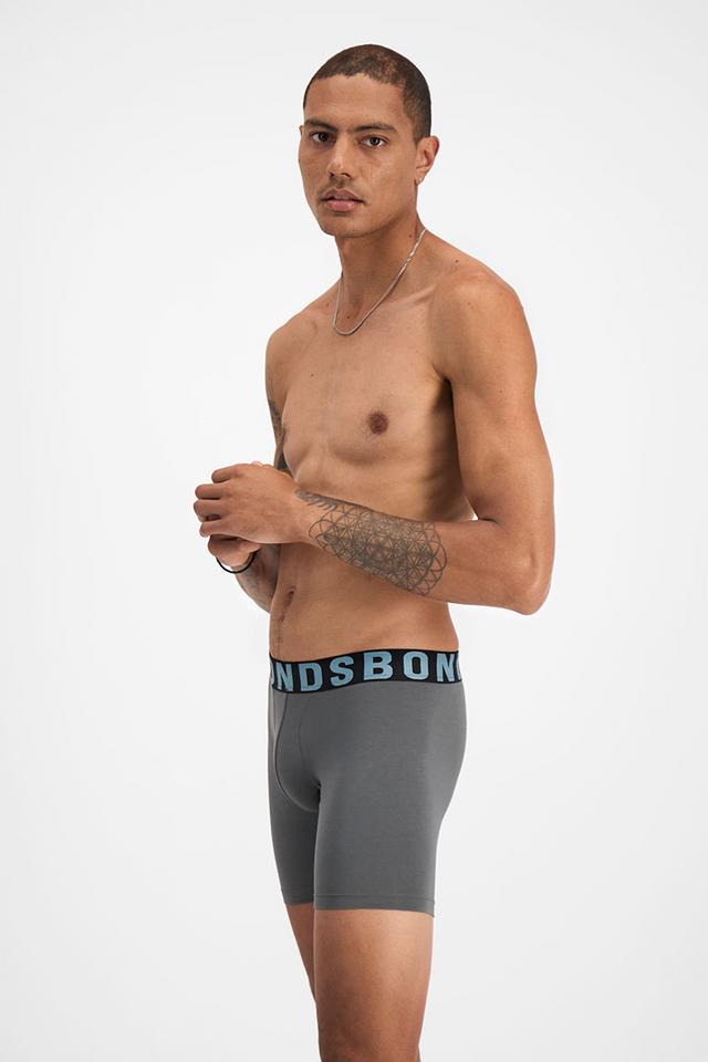 Luke (He/Him) wears size Medium and is 187cm tall with 91cm chest and 78cm waist