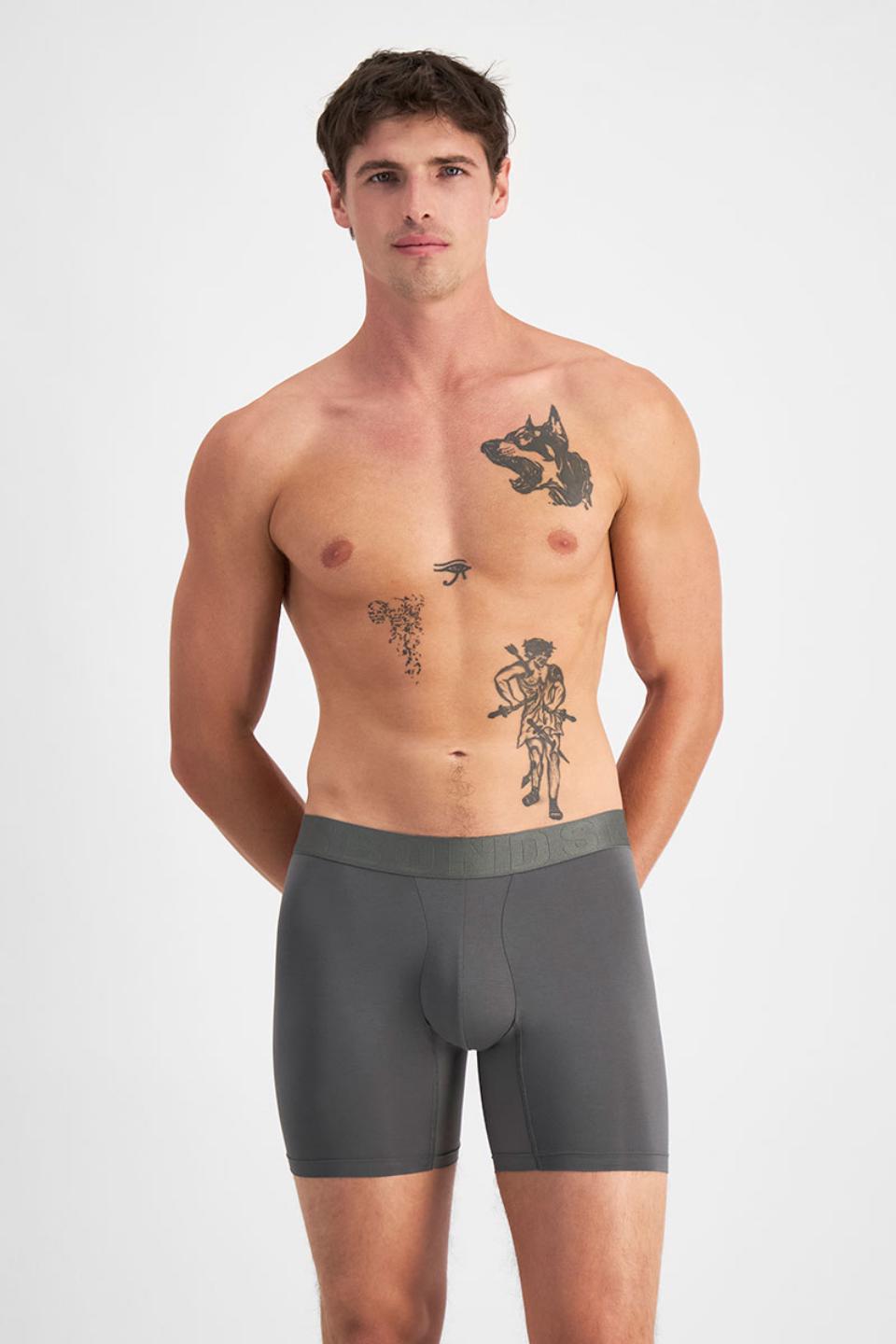 JOSH (He/Him) wears size M and is 185.48cm tall with 99cm chest and 81cm waist