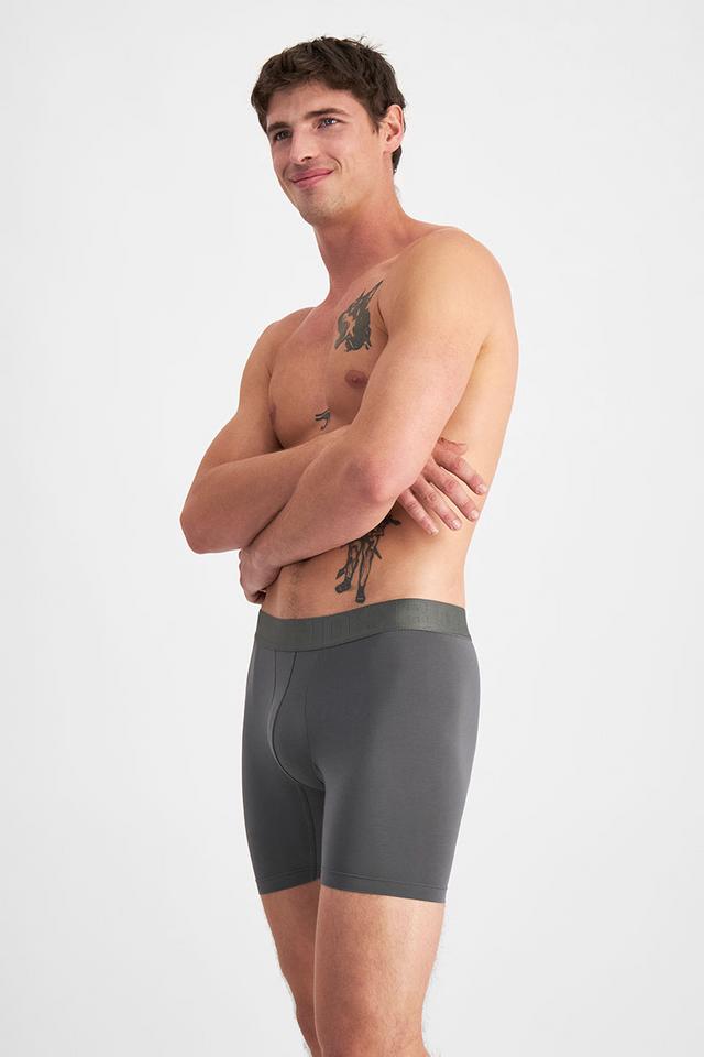 JOSH (He/Him) wears size M and is 185.48cm tall with 99cm chest and 81cm waist