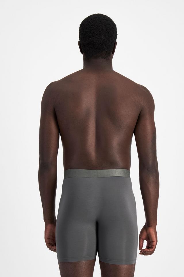 Emmanuel (He/Him) wears size M and is 183cm tall with 97cm chest and 81cm waist