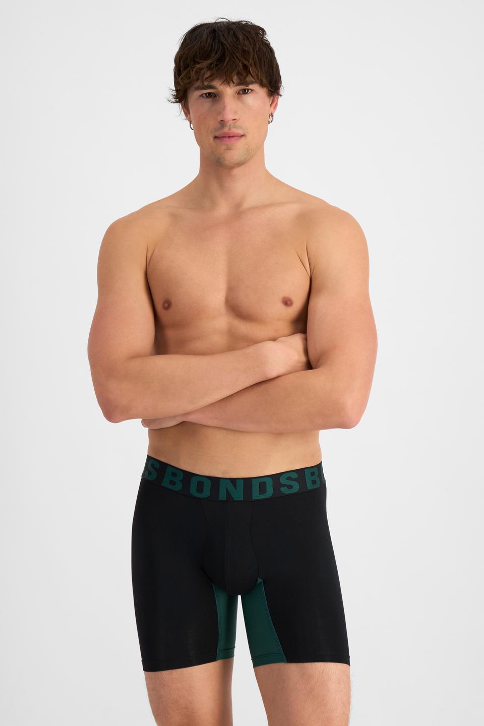 Alex (He/Him) wears size M and is 184cm tall with 98cm chest and 81cm waist