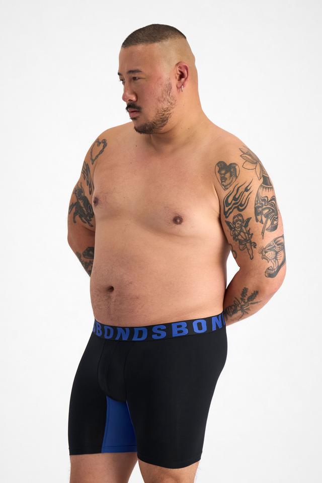 Mike (He/Him) wears size XL and is 180cm tall with 120cm chest and 96cm waist