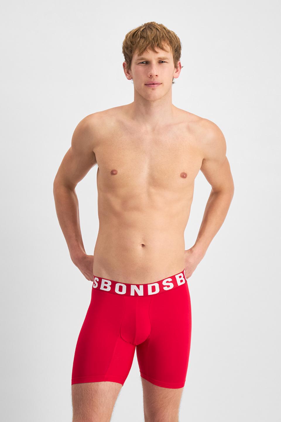Max (He/Him) wears size M and is 189cm tall with 90cm chest and 73cm waist