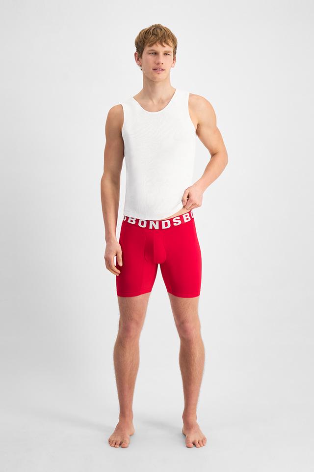 Max (He/Him) wears size M and is 189cm tall with 90cm chest and 73cm waist