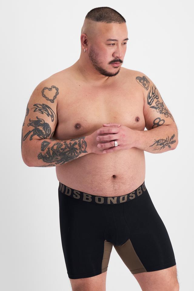 Mike (He/Him) wears size XL and is 180cm tall with 120cm chest and 96cm waist