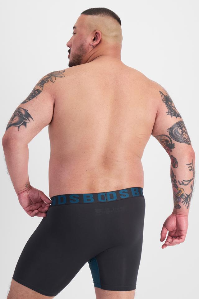 Mike (He/Him) wears size XL and is 180cm tall with 120cm chest and 96cm waist